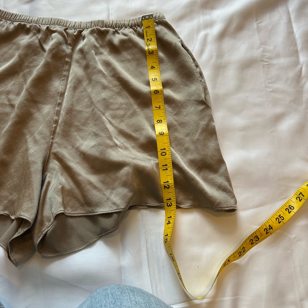 Vince Women's 100% Silk Shorts - Picture 11 of 11